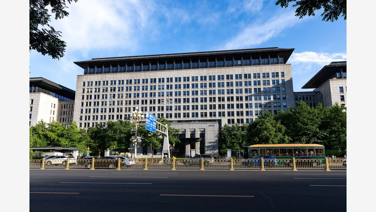 AI 기술 수출 통제 초안을 낸 베이징의 중국 상무부 청사(File photo) · Photo: N509FZ / Wikimedia Commons (CC BY-SA 4.0)
