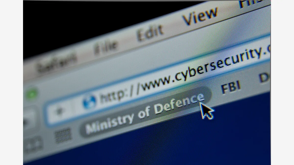 Analysts at work in a cyber security operations centre — the defensive tempo Gambit says near-autonomous AI harnesses now outpace by compressing intrusions into hours.