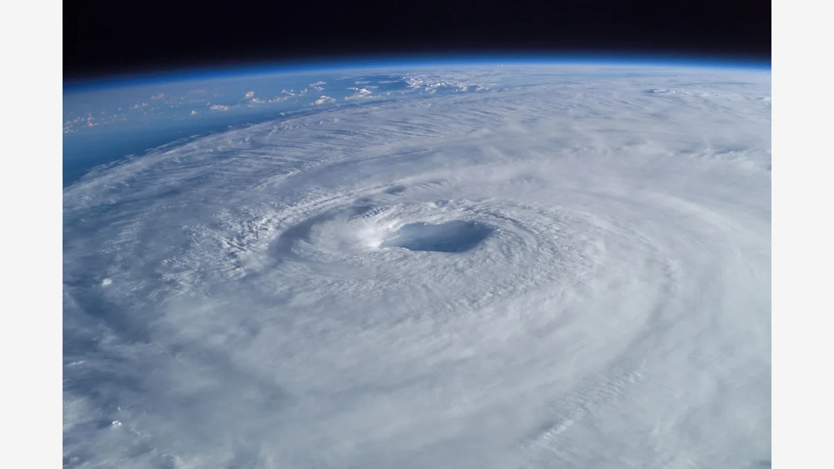 DeepMind's WeatherNext Buys Forecasters a Full Extra Day on Cyclone Warnings