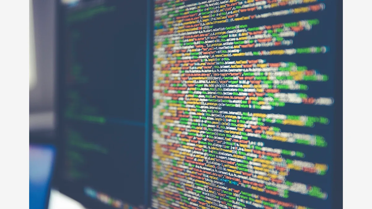 모니터에 띄운 소스 코드 화면으로, PostgreSQL 19 개발 과정과 직접 관련 없는 File photo다 · Photo: Markus Spiske markusspiske / Wikimedia Commons (CC0 1.0)