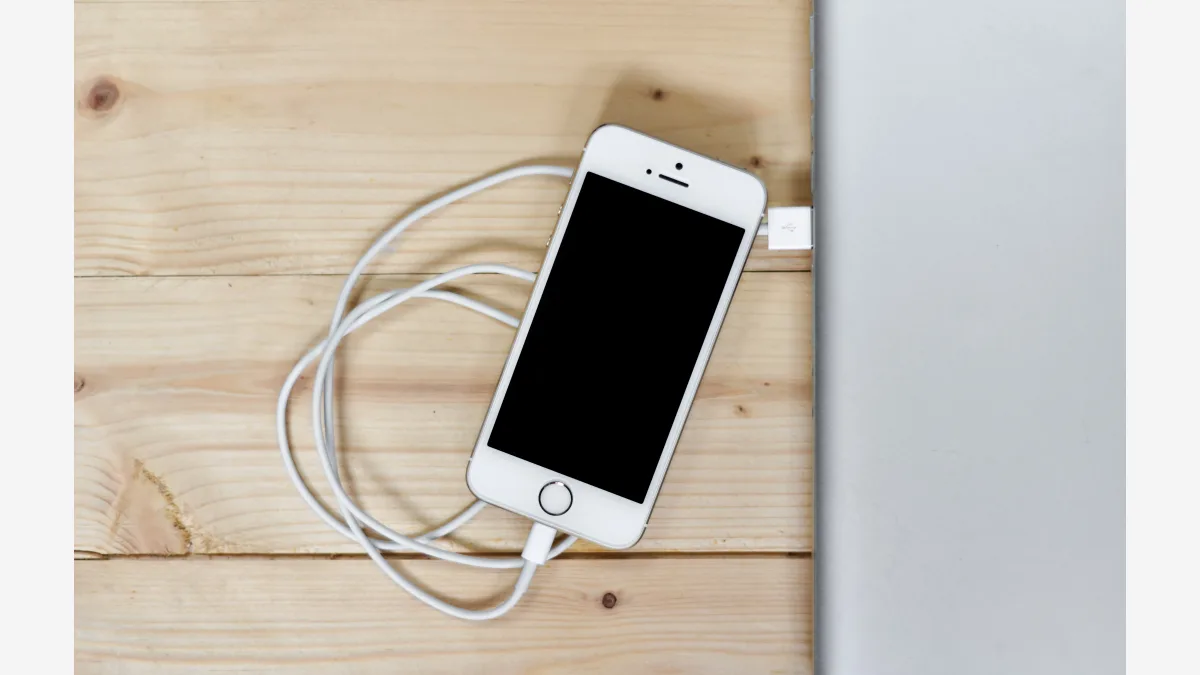 Apple lanza Siri AI en iOS 27: solo en inglés y en beta