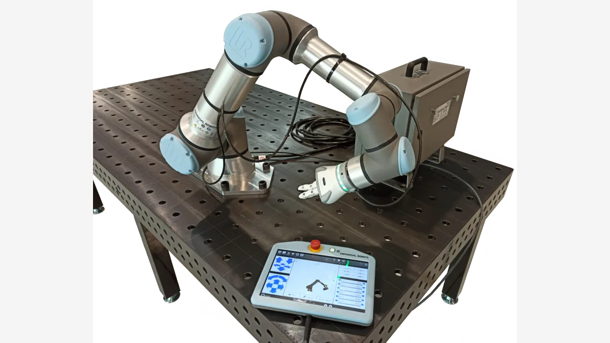 REKI 실로봇 시연에 쓰인 UR5와 같은 Universal Robots 제품군의 협동로봇 팔 UR16e(File photo) · Photo: Auledas / Wikimedia Commons (CC BY-SA 4.0)