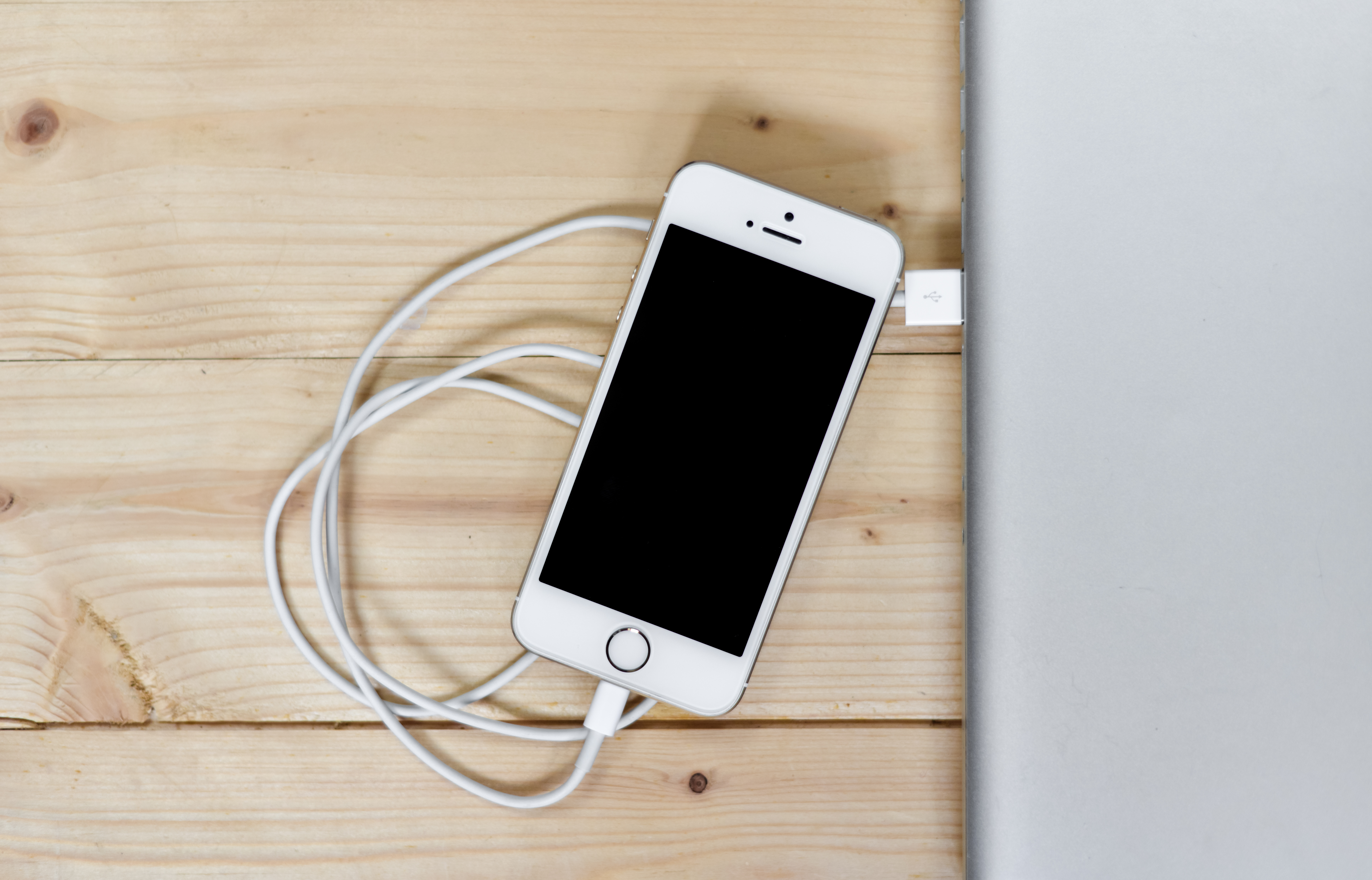 Apple Ships Siri AI in iOS 27 — in English Only, and in Beta